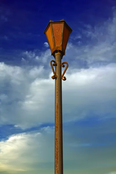 Uma lanterna enferrujada — Fotografia de Stock
