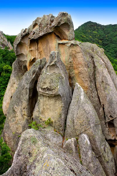 Дракон, каменное образование в Приморье, Россия — стоковое фото