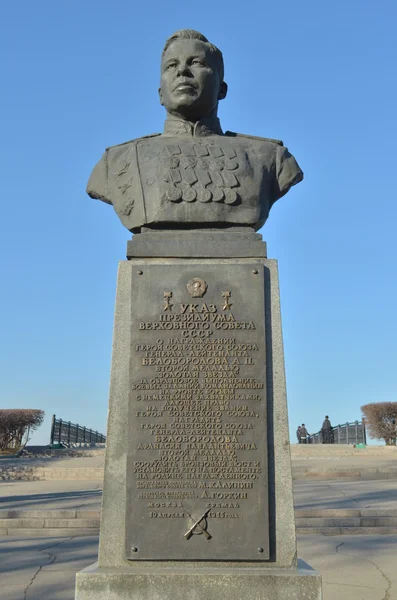 Monument till afanasii pavlantevich beloborodov - general i armén, två gånger hjälte i Sovjetunionen. Irkutsk — Stockfoto