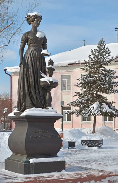 Monumentet till hustrur till decembrists i snön. Irkutsk — Stockfoto