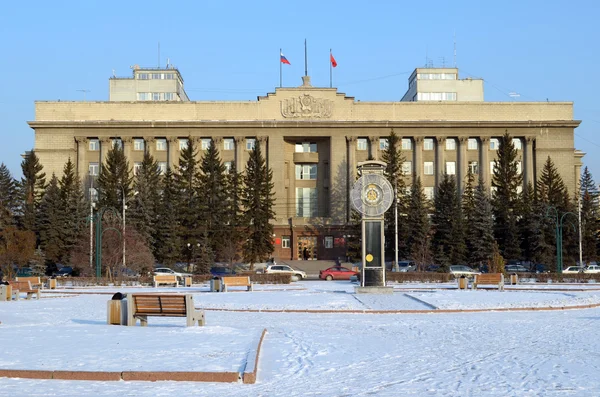 Tören Meydanı devrim. krasnoyarsk bölgesel yönetim binası