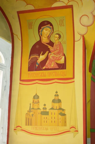 Tikhvin ikont az Isten anyja és a Tikhvin templom képek az ablak a székesegyház a megvilágosodás arch. Irkutszk — Stock Fotó