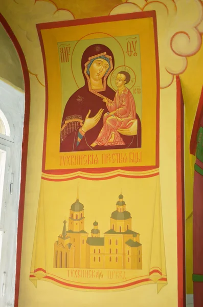 Icono de Tikhvin de la Madre de Dios e imágenes de la Iglesia de Tikhvin en el arco de la ventana en la Catedral de la Epifanía. Irkutsk —  Fotos de Stock