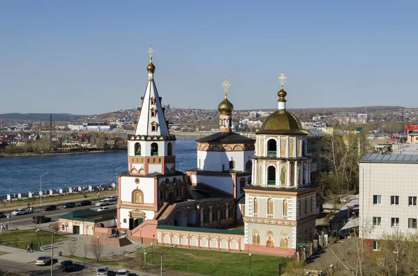 Epiphany kerk en angara rivier in de stad Irkoetsk — Stockfoto