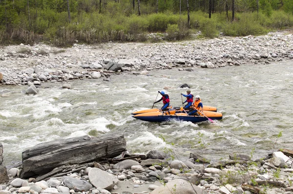 Rafting en el río Irkut —  Fotos de Stock