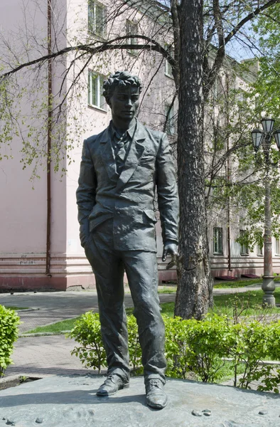 Irkutsk oyun yazarı Alexander V. Vampilov'ın Anıtı — Stok fotoğraf