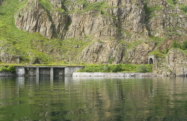 바이칼 호수입니다. Circum 바이칼 철도의 물에서 보기 — 스톡 사진