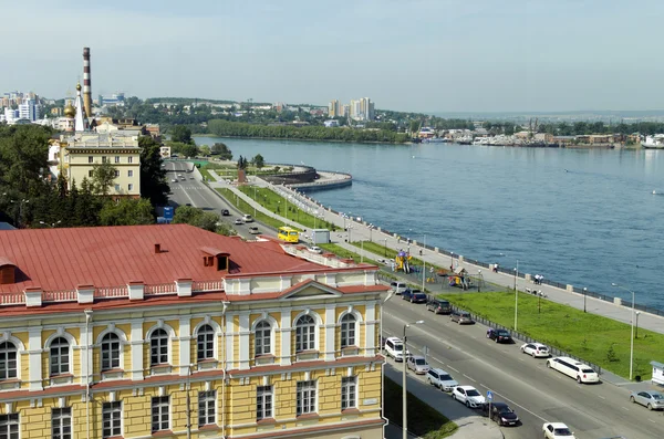 Widok dolnej rzeki quay i angara. Irkuck — Zdjęcie stockowe