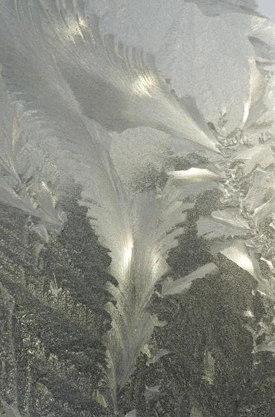 Морозный узор на оконном стекле — стоковое фото