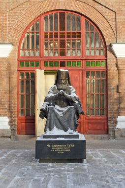 Başpiskopos luka Anıtı önünde Ortodoks Kilisesi, st john öncüsü krasnoyarsk