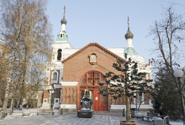 Ortodoks Kilisesi st John öncüsü ve Başpiskopos luka anıt krasnoyarsk