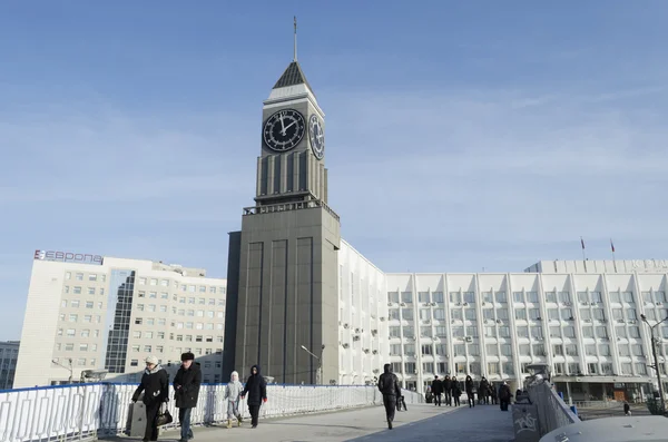 Věž s hodinami. "big ben" ve městě krasnoyarsk — Stock fotografie