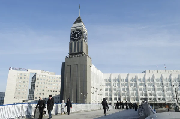 Klocktornet. "big ben" i Krasnojarsk-city — Stockfoto