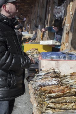 listvyanka, Baykal Gölü balık pazarında