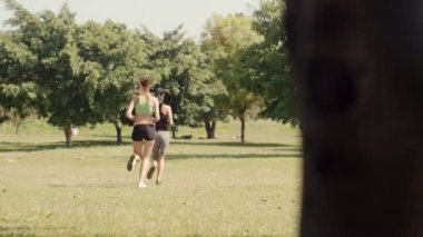 Spor ve fitness ile iki kadın genç