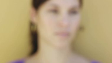 diş teli ile üniversite öğrencisi