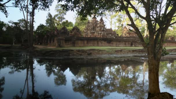Bayon, angkor ünlü Budist tapınağı thom — Stok video