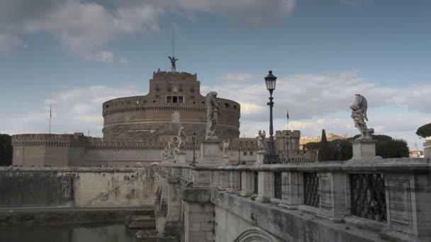 Castel sant'angelo en rivier de tevere in de stad rome, Italië — Stockvideo