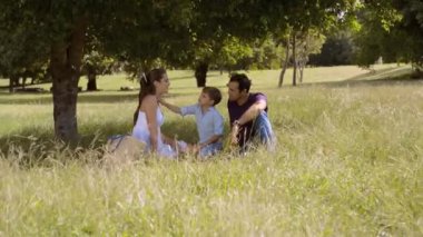 mutlu çocuk ailesi ile vakit