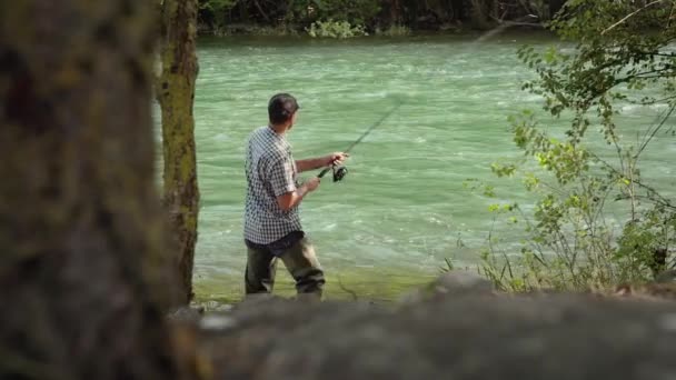 Fisherman on holidays on river, relaxing and fishing. — Stock Video