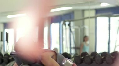 Fitness kulübü, spor salonu ve spor aktivitesi eğitim 14of27 insanlar