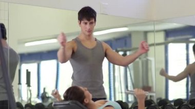 Fitness kulübü, spor salonu ve spor aktivitesi eğitim 15of27 insanlar
