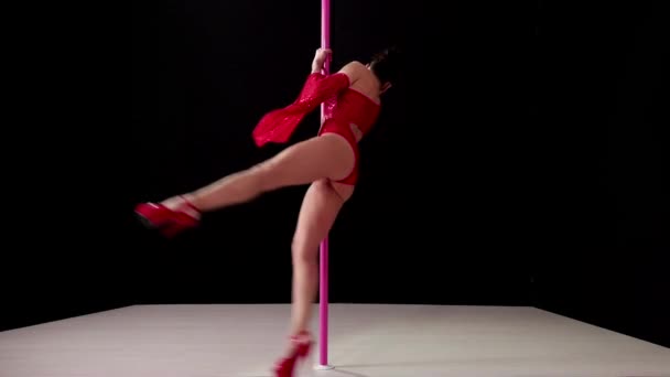 7of8 Mädchen tanzen Schoßtanz, schöne Frau macht Pole Dance — Stockvideo