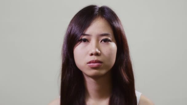 Triste asiático adolescente — Vídeo de stock