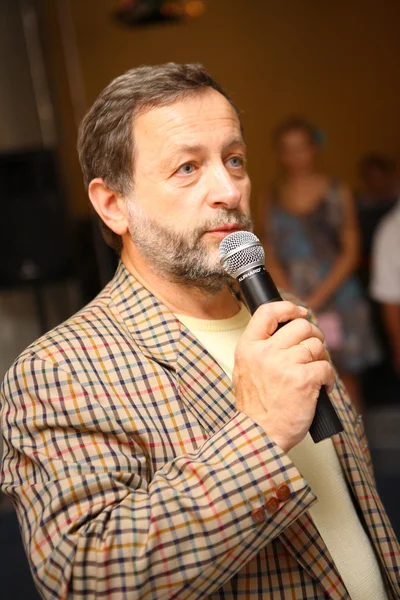 hareket eden şarkıcı