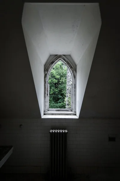 Fenster im Badezimmer — Stockfoto