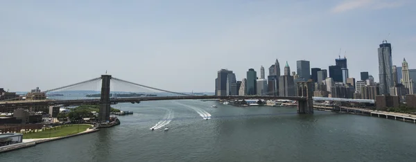在纽约的布鲁克林大桥的全景 — 图库照片