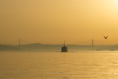 istanbul, Boğaziçi Köprüsü'nde Sunrise manzaralı sabah