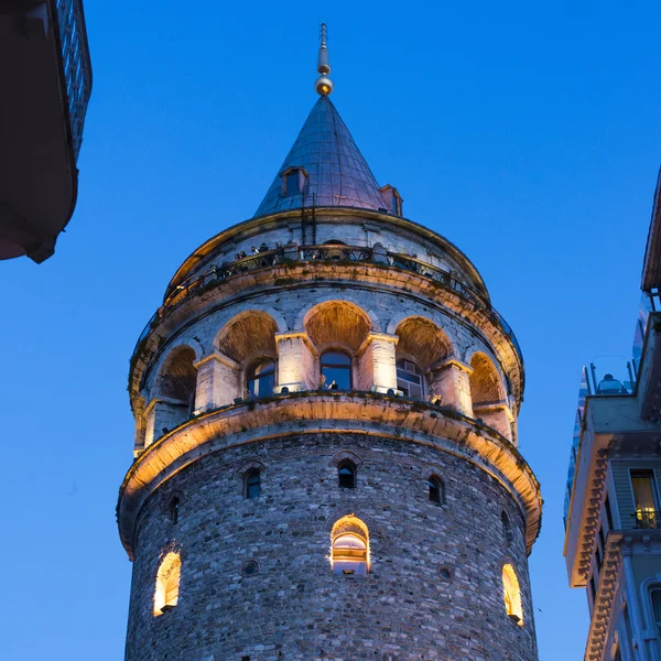 Schöner nächtlicher Blick auf den Galata-Turm — Stockfoto