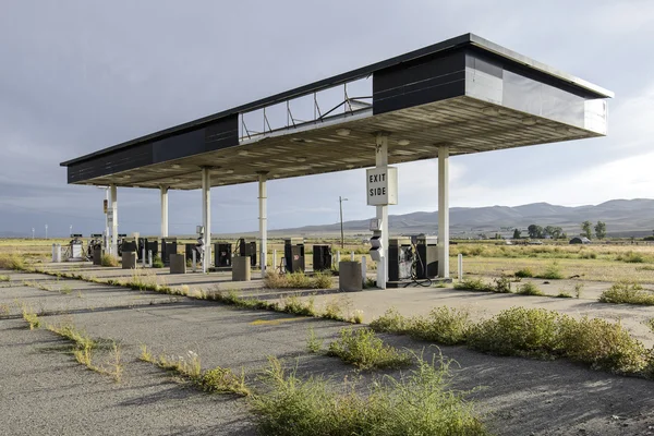 terk edilmiş bir benzin istasyonu Utah