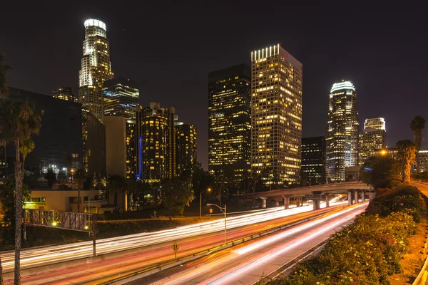 市中心的洛杉矶在晚上 — 图库照片