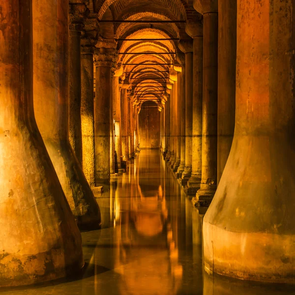 Cisterna de la Basílica subterránea en Estambul — Foto de Stock