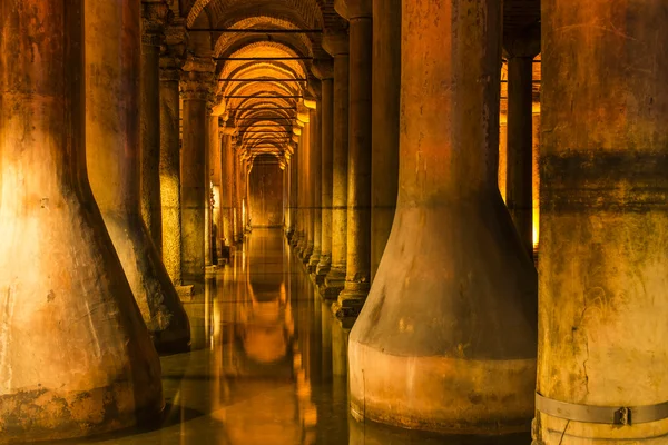 Cisterna de la Basílica subterránea en Estambul — Foto de Stock