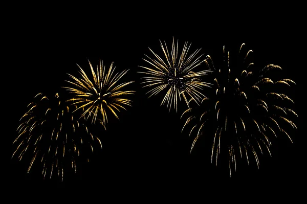 Fuegos artificiales de colores sobre el cielo nocturno — Foto de Stock