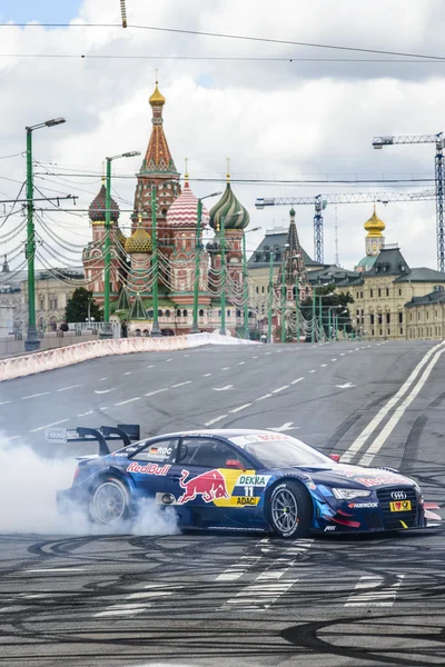 Profesionální dtm automobilový závodník mike rowe — Stock fotografie