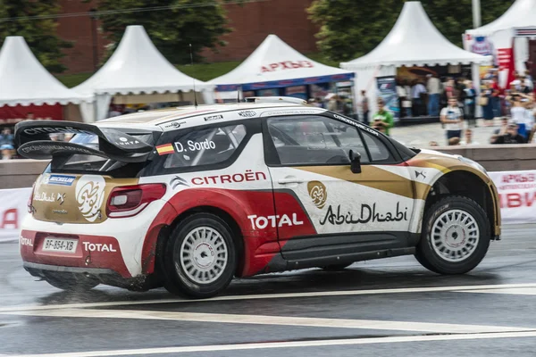 Motorista profissional do WRC Daniel Sordo em Moscou City Racing Circle — Fotografia de Stock