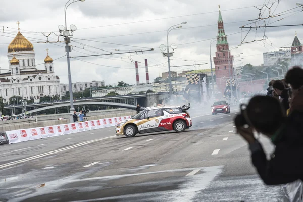 Wrc zawodowych woźnica daniel sordo w Moskwie miasta wyścigowe koła — Zdjęcie stockowe