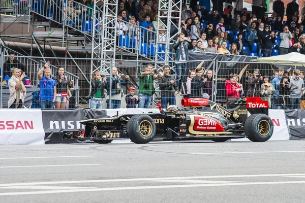 Profesionální formule 1 lotus renault tým v Moskvě — Stock fotografie