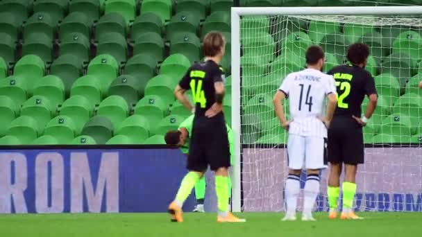 Krasnodar, Rússia - 22 de setembro de 2020: Futebol FC Krasnodar, Rússia vs FC PAOK, Grécia - Liga dos Campeões da UEFA - Playoff Round 1 match. 4k vídeo — Vídeo de Stock