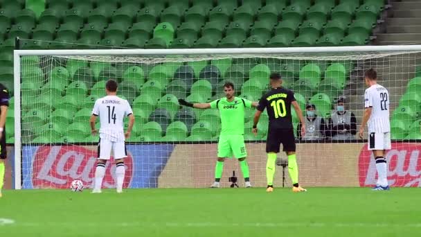 Krasnodar, Russia - 22 september 2020: Fotbollsmatch FC Krasnodar, Russia vs FC PAOK, Greece - UEFA Champions League - Playoff Round 1 match. 4k-video — Stockvideo