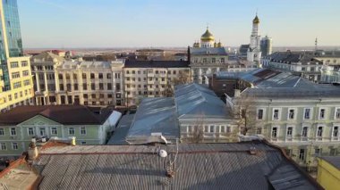 Güney Rusya 'nın başkenti Don' da Rostov 'un 4k görüntüsü. Günbatımı ışınlarında Rus monarşisinin tarihi merkezi