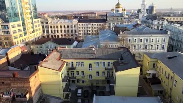 Stock video Drone Luchtfoto 4k Beelden van Rostov op Don, de hoofdstad van Zuid-Rusland. Historisch centrum van de Russische monarchie tijd op zonsondergang stralen — Stockvideo