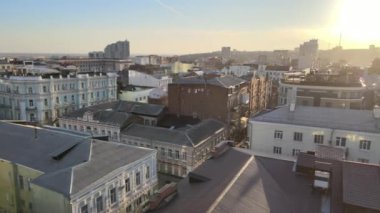 Güney Rusya 'nın başkenti Don' da Rostov 'un 4k görüntüsü. Günbatımı ışınlarında Rus monarşisinin tarihi merkezi