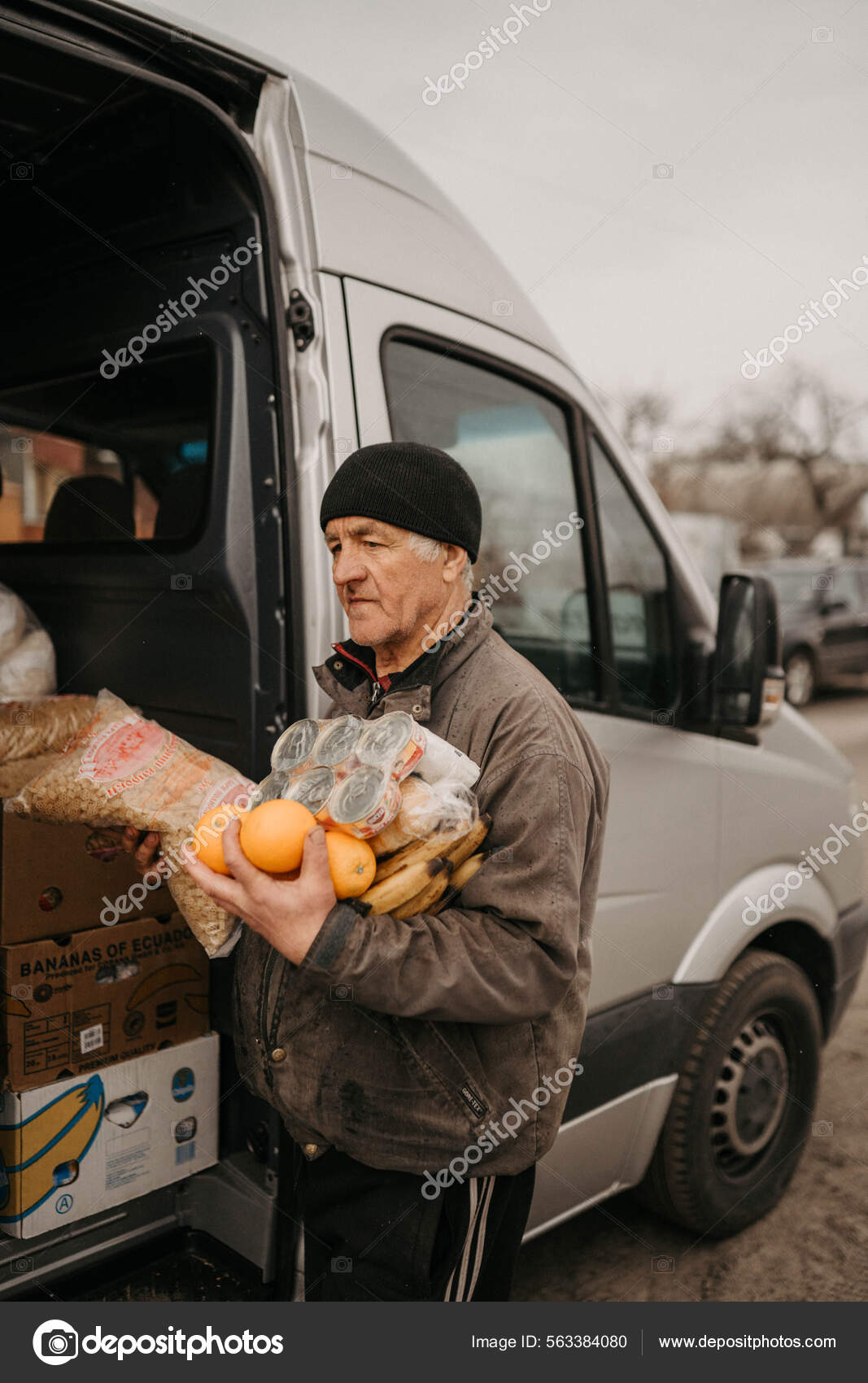 Borodyanka Região Kiev Ucrânia Abril 2022 Assistência Humanitária Aldeia Libertada — Fotos gratuitas