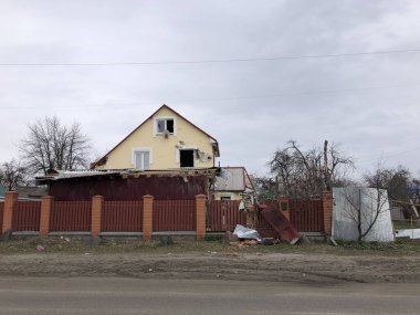 Borodyanka, Kiev bölgesi, Ukrayna. 08 Nisan 2022: Rus işgalinden sonra yıkılan bina 