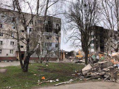 Borodyanka, Kiev bölgesi, Ukrayna. 08 Nisan 2022: Rus işgalinden sonra yıkılan bina 